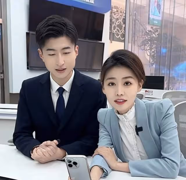 美女主持yoyo官宣戀情!與高富帥同事街頭熱吻,大廈表白燈超15萬