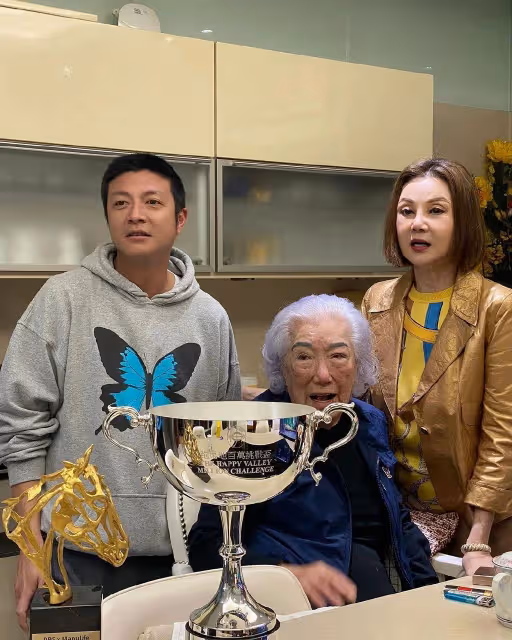 99歲余寶珠與長孫林孝賢愛駒奪冠,66歲謝玲玲曬照慶祝,情同母女