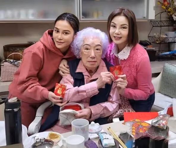 99歲余寶珠與長孫林孝賢愛駒奪冠，66歲謝玲玲曬照慶祝，情同母女