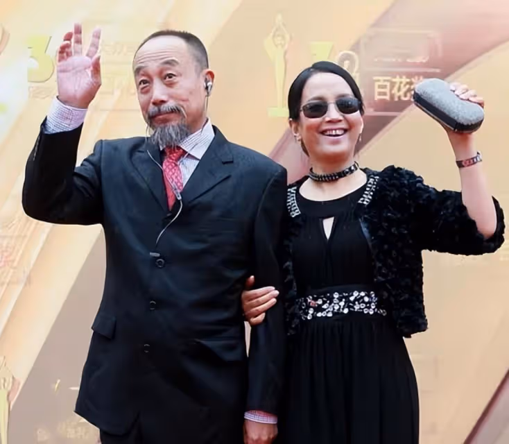 滾回去!孫海英夫婦疑似移民失敗,回國養老發不老實,被網友聲討