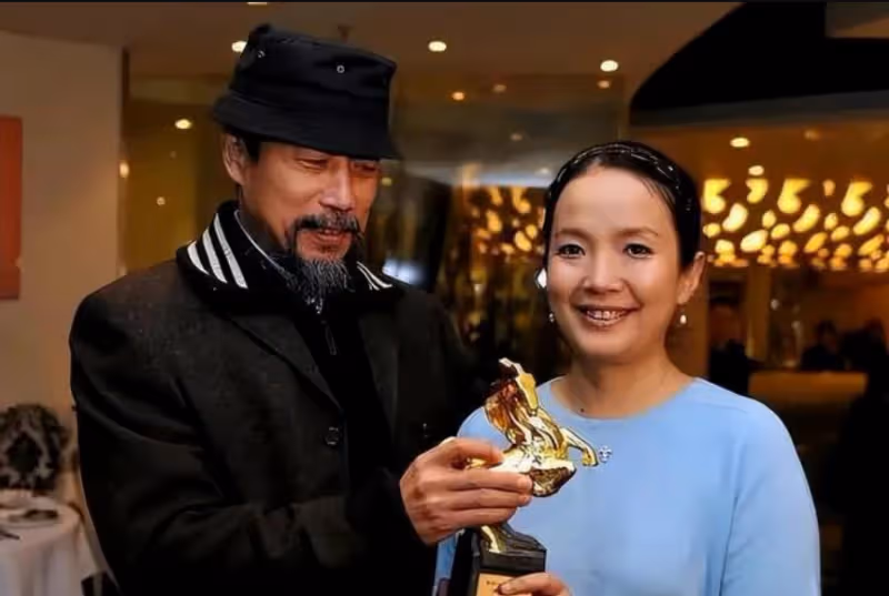 滾回去!孫海英夫婦疑似移民失敗,回國養老發不老實,被網友聲討
