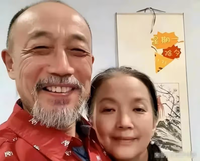 滾回去！孫海英夫婦疑似移民失敗，回國養老發不老實，被網友聲討