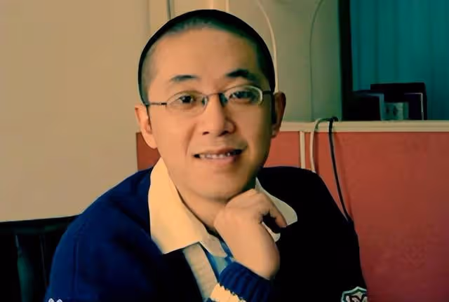 離婚24年後,回頭再看於文華和李凡二人境遇,夫妻差距太明顯