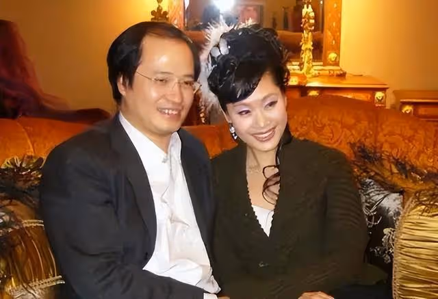 離婚24年後,回頭再看於文華和李凡二人境遇,夫妻差距太明顯