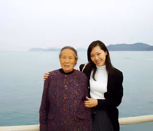 離婚24年後,回頭再看於文華和李凡二人境遇,夫妻差距太明顯