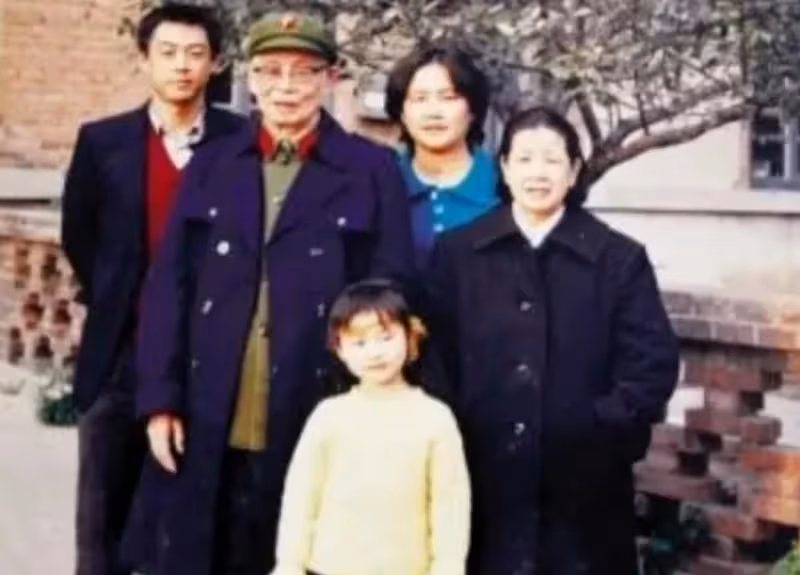 38歲朱珠近況曝光!現場氣質成熟風韻十足,沒有一個男人能拒絕她