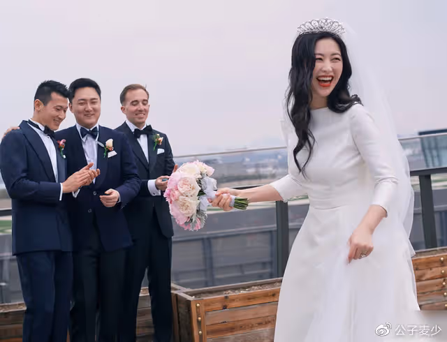 38歲朱珠近況曝光!現場氣質成熟風韻十足,沒有一個男人能拒絕她