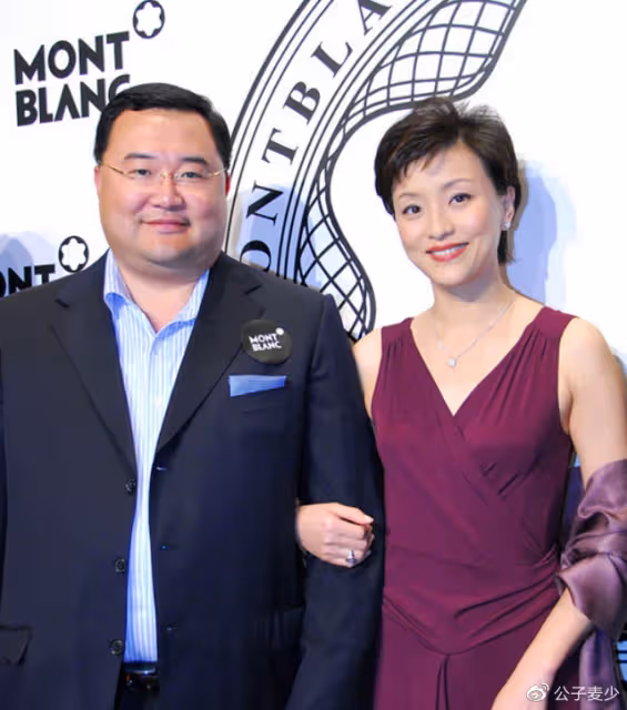 移居美國?55歲楊瀾現身美國高校,頭髮花白鬢角光禿蒼老許多