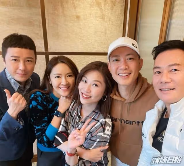 演醜女爆紅卻火速退圈，20年後變億萬身家女強人，近照美貌驚人
