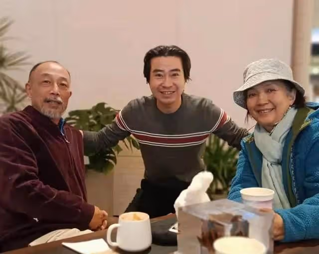 孫海英呂麗萍回國養老，給人發敏感信息，未得到回應後惱羞成怒