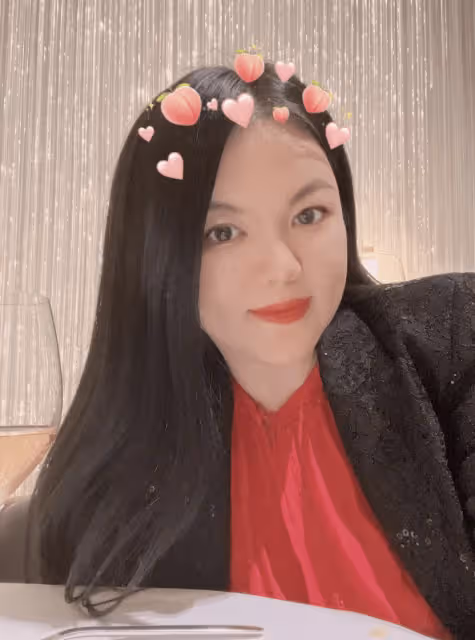 李湘在倫敦奢華餐廳慶47歲生日，攜王詩齡坐百萬豪車，前夫送玫瑰