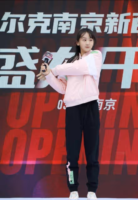 同樣都是星二代,李湘女兒被嘲是暴發戶,相反田亮女兒卻被稱讚