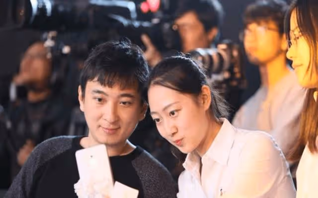 王思聰打人風波後現身，和友人前往夜店嗨皮，直接消費30瓶黑桃A