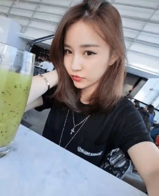 王思聰打人風波後現身，和友人前往夜店嗨皮，直接消費30瓶黑桃A