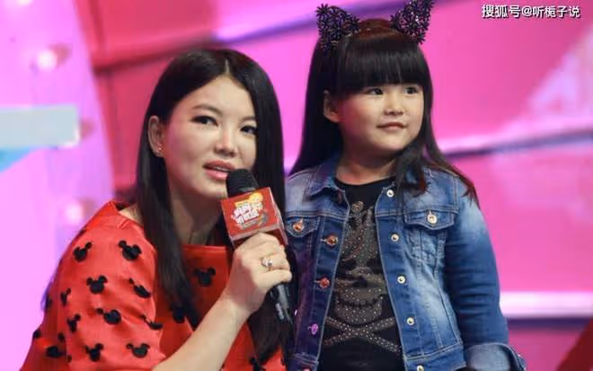 李湘與女兒在英國過春節!現身高檔餐廳,王詩齡減重58斤很漂亮