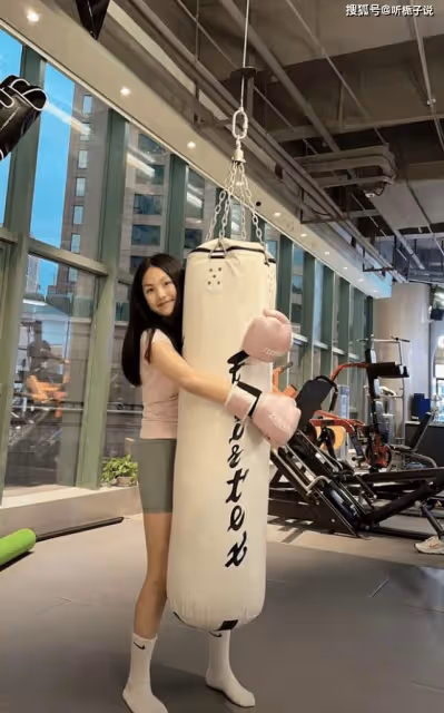 李湘與女兒在英國過春節!現身高檔餐廳,王詩齡減重58斤很漂亮