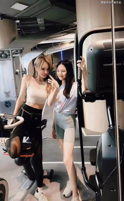 李湘與女兒在英國過春節！現身高檔餐廳，王詩齡減重58斤很漂亮