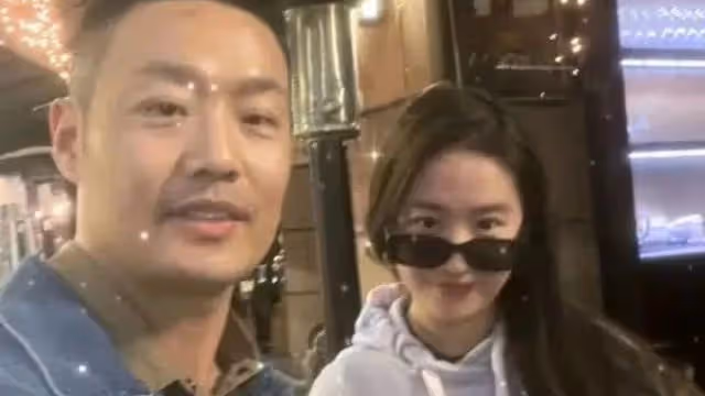 劉亦菲疑定居美國富人區！臉瘦一圈顏值回春，與異性合影無架子