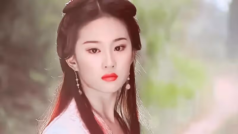 劉亦菲疑定居美國富人區!臉瘦一圈顏值回春,與異性合影無架子