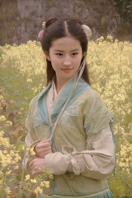 劉亦菲疑定居美國富人區!臉瘦一圈顏值回春,與異性合影無架子