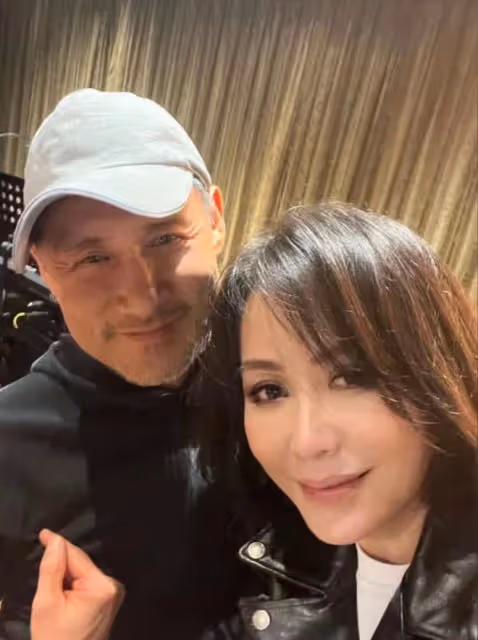 劉嘉玲曬與張學友合影互相拌嘴，61歲張學友久違現身，鬚髮斑白