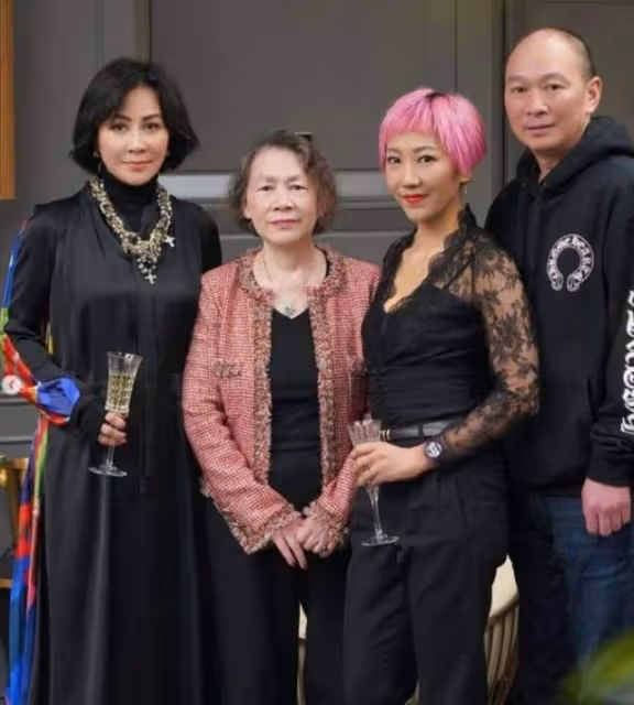 劉嘉玲曬與張學友合影互相拌嘴，61歲張學友久違現身，鬚髮斑白