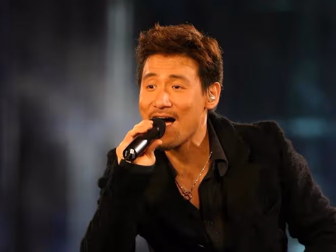 劉嘉玲曬與張學友合影互相拌嘴，61歲張學友久違現身，鬚髮斑白