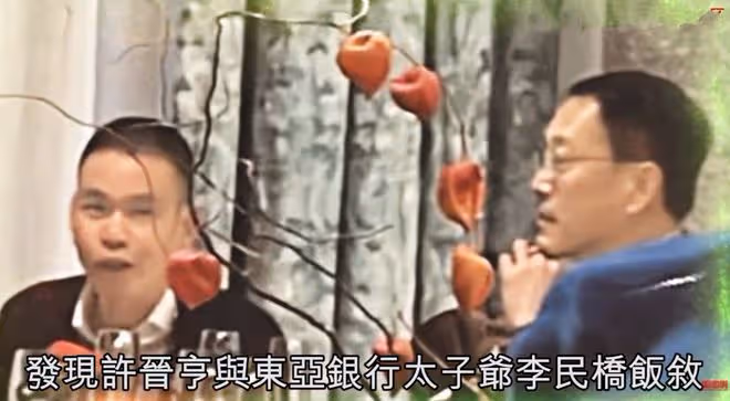 李嘉欣出席飯局,獲富豪闊太們起立相迎,盡顯百億豪門女主人地位