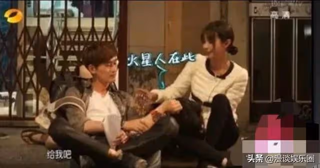 李菲兒曬柯基臀半裸照,身材性感黃曉明懊悔,網友:這也太暴露了