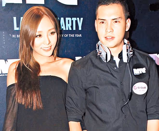 張柏芝娘家人齊當藝人,姐姐穿短裙獻唱身材好,弟弟在內地演戲