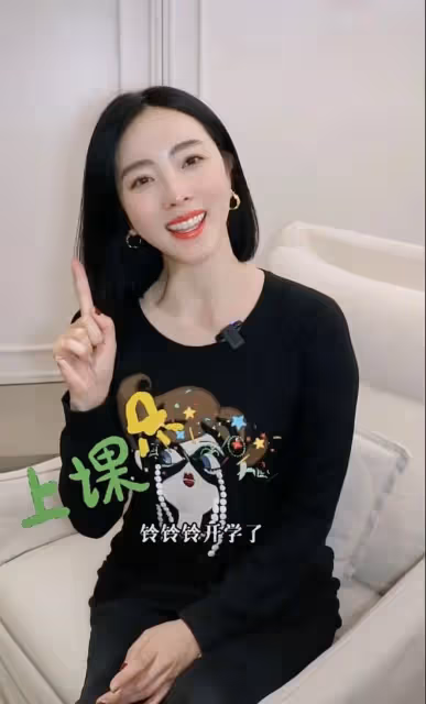 36歲李思思度假近2月回北京!剪短髮身材豐腴,疑懷三胎退居幕後