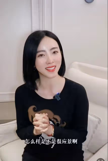 36歲李思思度假近2月回北京!剪短髮身材豐腴,疑懷三胎退居幕後