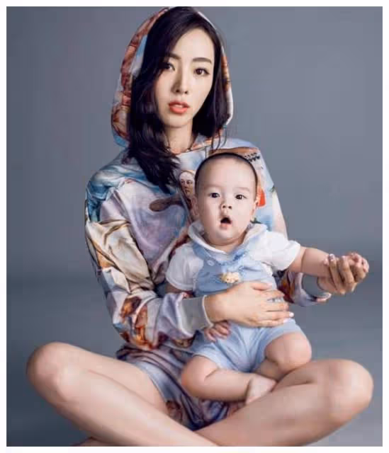 36歲李思思度假近2月回北京!剪短髮身材豐腴,疑懷三胎退居幕後