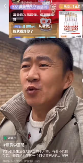 戲骨李嘉明路邊擺攤賣炒麵!穿百元軍大衣接地氣,無戲可拍回農村