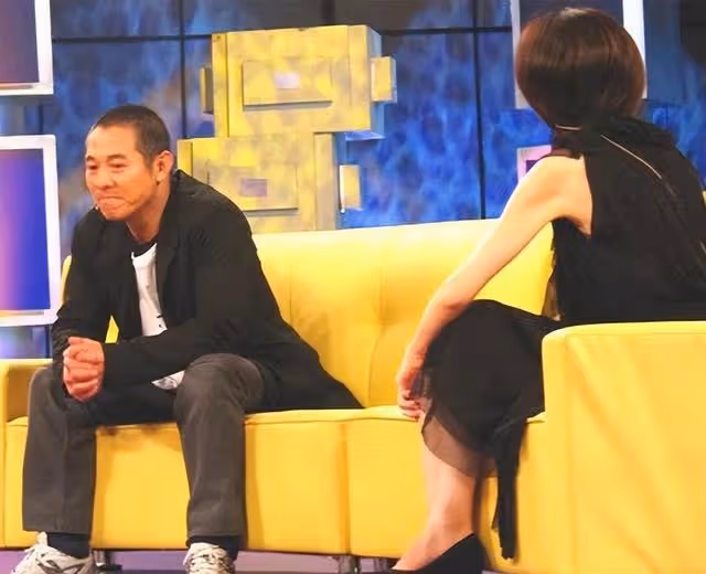 功夫明星李連杰發布會上緊急竄稀,最後靠「犧牲」衣服解決