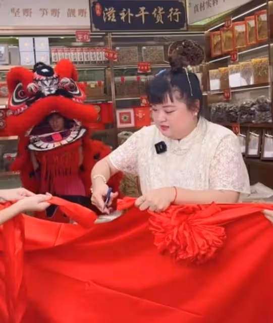 搖身變貴婦!TVB前女星內地賺得盆滿缽滿,對愛情死心靠直播吸金