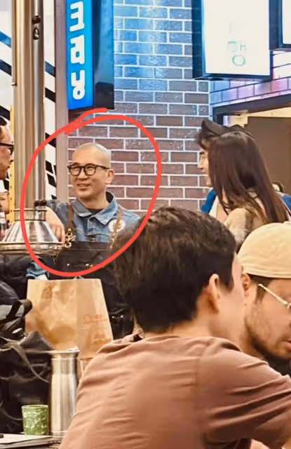 具俊曄是懂營銷的，送粉絲與大S的夫妻合體寫真，強塞路人簽名照