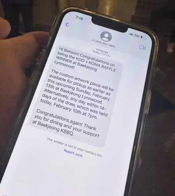 具俊曄是懂營銷的，送粉絲與大S的夫妻合體寫真，強塞路人簽名照