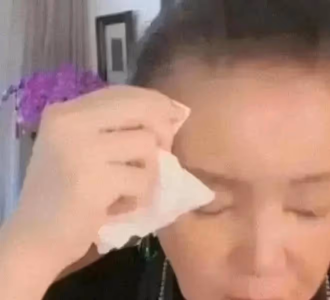 具俊曄是懂營銷的，送粉絲與大S的夫妻合體寫真，強塞路人簽名照
