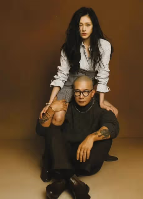 具俊曄是懂營銷的，送粉絲與大S的夫妻合體寫真，強塞路人簽名照