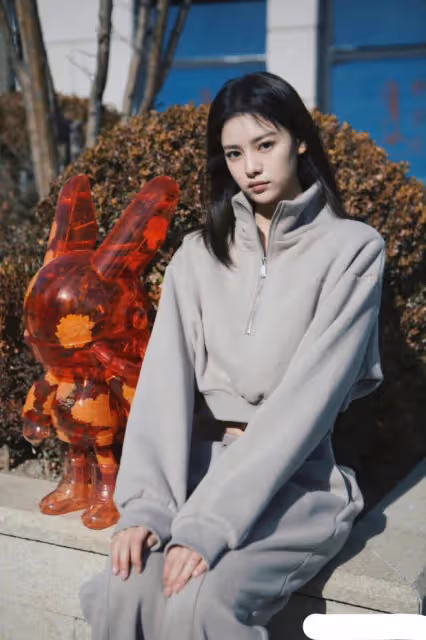 迪麗熱巴和黃景瑜被扒出戀愛細節，男方前任女友疑似內涵熱巴