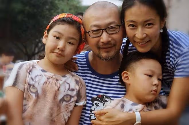 曝管虎梁靜離婚!90後演員發數文逼宮信息大,自曝曾被關精神病院