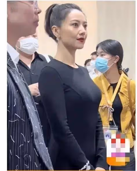 高圓圓：顏值下滑影響事業P圖拼性感，結果卻被指太假