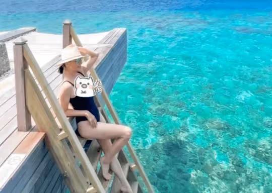 58歲劉嘉玲曬泳裝美照!海邊度假太瀟灑,身材凹凸有致大長腿吸睛