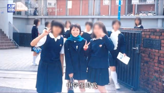 果然，人設崩塌才是追星最大爽點！三胎後的她，徹底擺爛了…