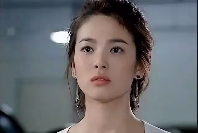 宋慧喬42歲素顏出鏡,是倦容疲態還是風韻猶存?盤點20年顏值變化