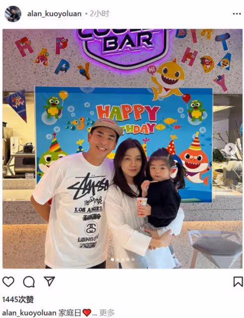 柯有倫罕曬全家福!2歲女兒像爺爺柯受良,騎爸爸脖子撒歡太溫馨