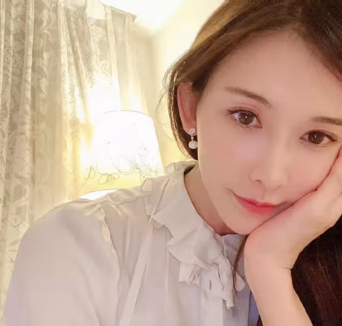 48歲林志玲真實照片疑似流出，狀態滿分，但膚質不是很好
