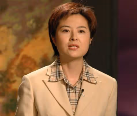 張泉靈27歲嫁給45歲的李鐵，面對親朋好友的質疑，她選擇了沉默