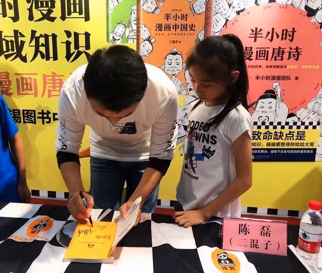 張泉靈27歲嫁給45歲的李鐵，面對親朋好友的質疑，她選擇了沉默
